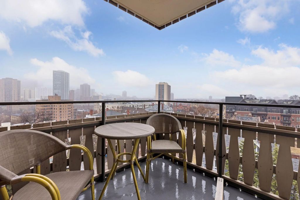 Summit House condominium property in Minneapolis